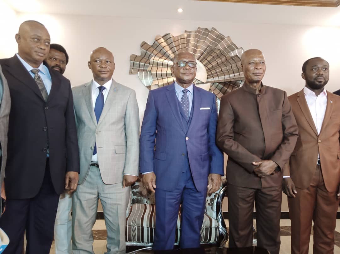 BMiteyo's tweet photo. La Maison Civile pense à sa représentation en provinces. Son credo : rapprocher le PR05 de sa famille naturelle qu'est le peuple. Les échanges de ce jour avec les Gouverneurs du Grand Kasaï, premier échantillon, en sont des préludes. https://t.co/eMMSuMlaFL