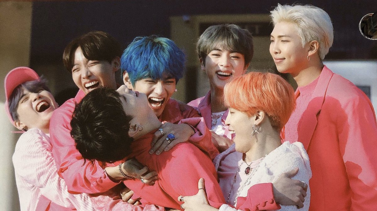 Счастливые бтс. Счастливые бтс фото. Группа бтс 2020. Бтс группа фотосессия 2021. Бтс мемберс.