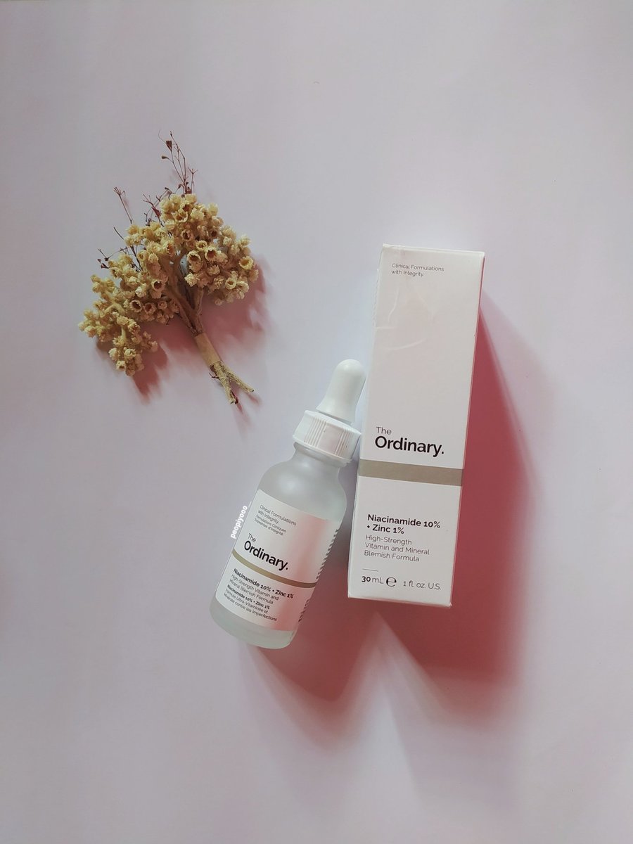 The Ordinary Niacinamide 10% + Zinc 1%Serum yg aku coba pertama kali karena waktu itu udh gatahan sama bekas jerawatnya tp aku udh mantepin basic skincareku jadi ahirnya pake the ordinary niacin ini