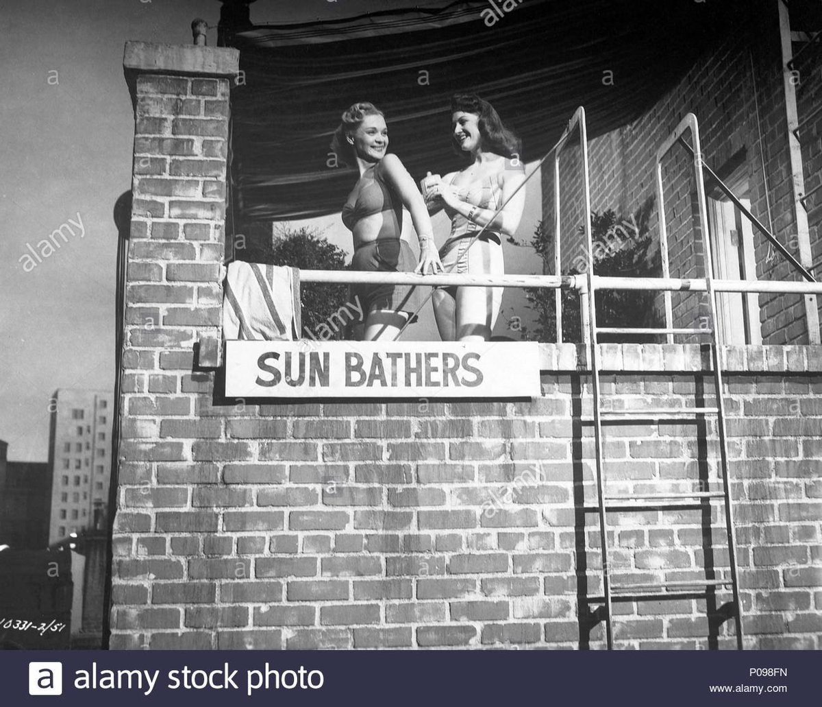 Now that I'm done with my Rear Window re-creation, I came across some totally new pictures I've never seen of the cast and the set. I wish I had them sooner... 
