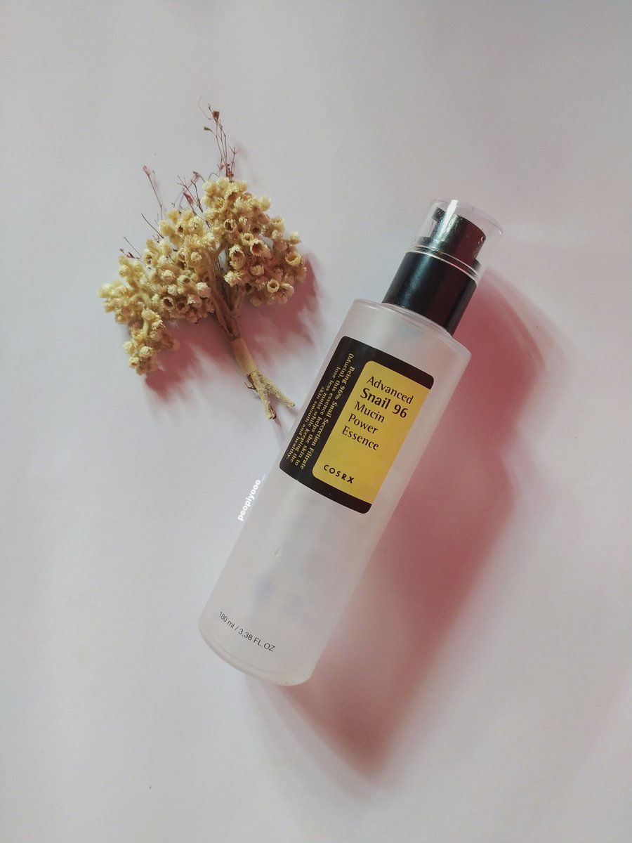 Cosrx Advance Snail MuchinEssense dg kandungan snail ini yang favorit sebagian orang juga termasuk favorit aku, awalnya aku ngira dia ga cocok di kulitku tapi setelah ku coba lagi ternyata cocok banget dan bantu banget bikin kulitku lembab dan plump