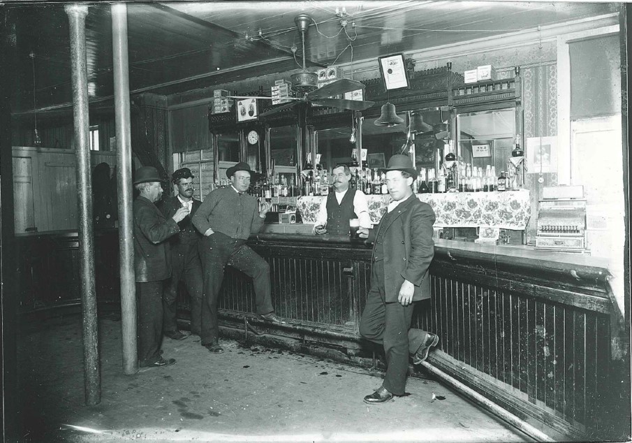 Pottsville, againAll the saloon photos in this collection are interior shots. Really great to see, but really hard to identify. Each photo only has the town name written on the back. 6/19