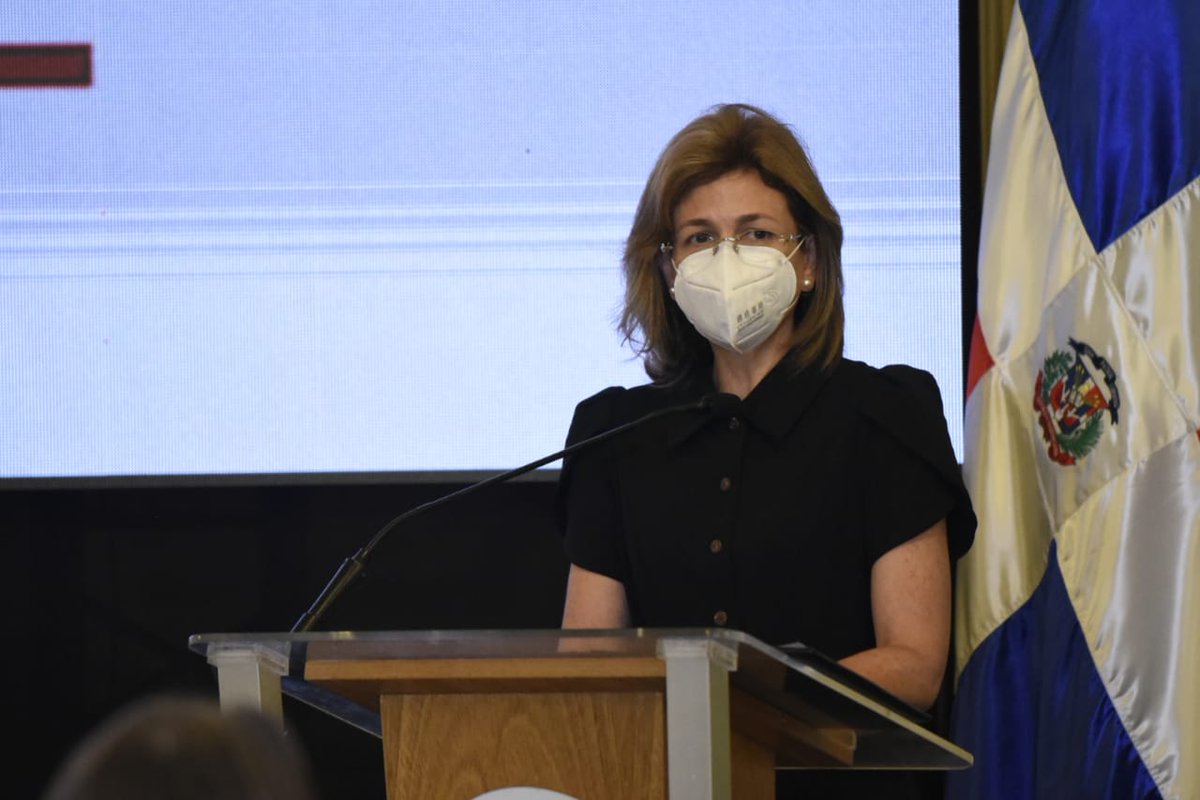 DiarioLibre's tweet photo. Raquel Peña: Queda eliminada la gracia de libre tránsito del 31 de diciembre, por consiguiente el toque de queda de ese día iniciará a la 7:00 pm. https://t.co/B4OcWXOL1D