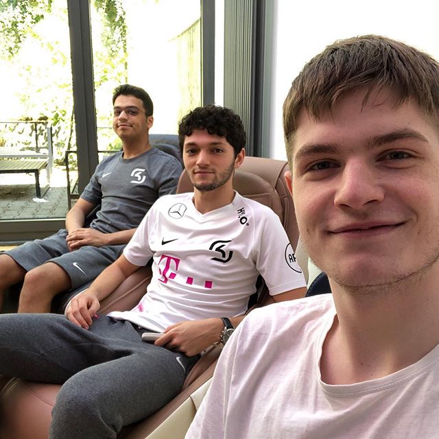 YdeGaming's tweet photo. Thanks for all the memories @Achille_BS_ @PedroGuijarro_ it's been great getting to know you better this year. 

@SkYRiiKZz and I have been together since the very first offline event. However for the next year we won't be on the same team. 

I wish all of you best of luck ♥️ https://t.co/4CXf28arQo