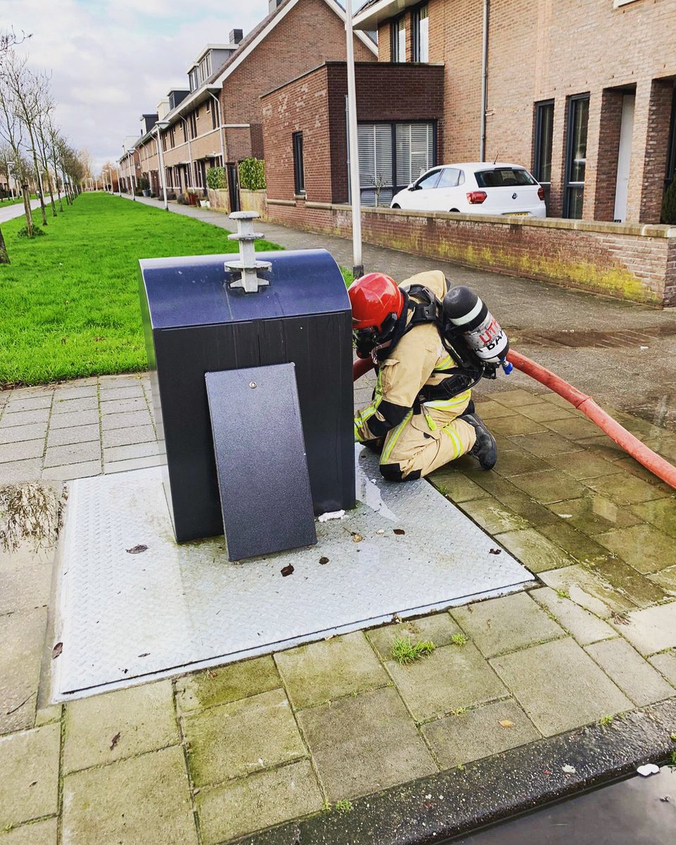 🚨30-12-2020 14:39 uur
📟 Prio 2, Containerbrand
🏘 Vogellaan Uithoorn
🚒 13UTH1