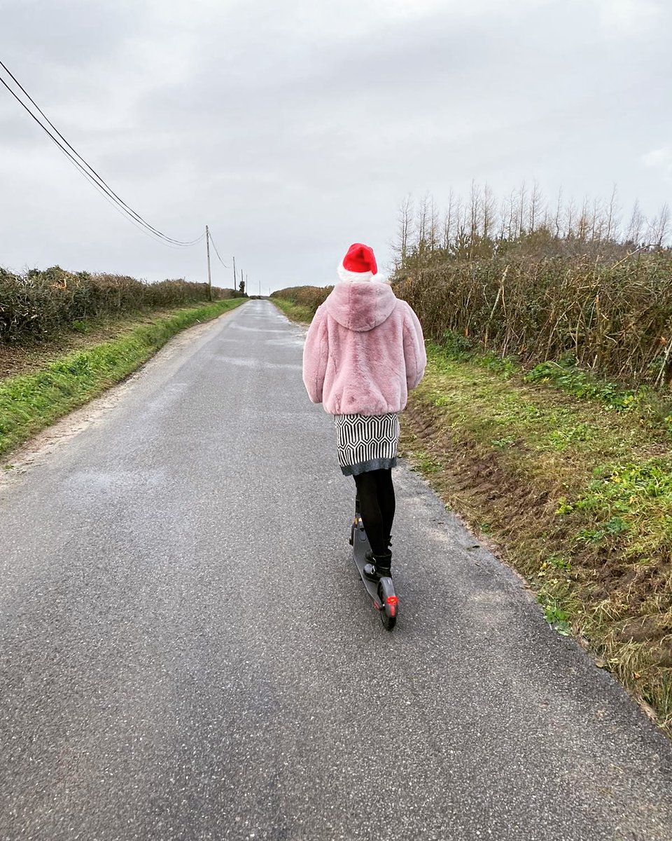 TriathlonKim's tweet photo. Scoootering into 2021... with less brandy butter and hotel chocolat(s) in the fridge and more winter greens and cows milk 🥛
.
.
Passion and heart ♥ all set for an exciting 2021 of Triathlon racing 🏁 #aPrivilege https://t.co/41axUQ31N9