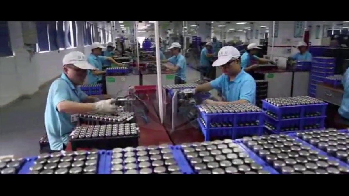 2/The first thing is that there appear to be no human workers/operators whatsoever in the main production process.To the left is an image of line workers handling finished cells in a traditional facility. To the right is the 100% automated conveyance system Tesla has.