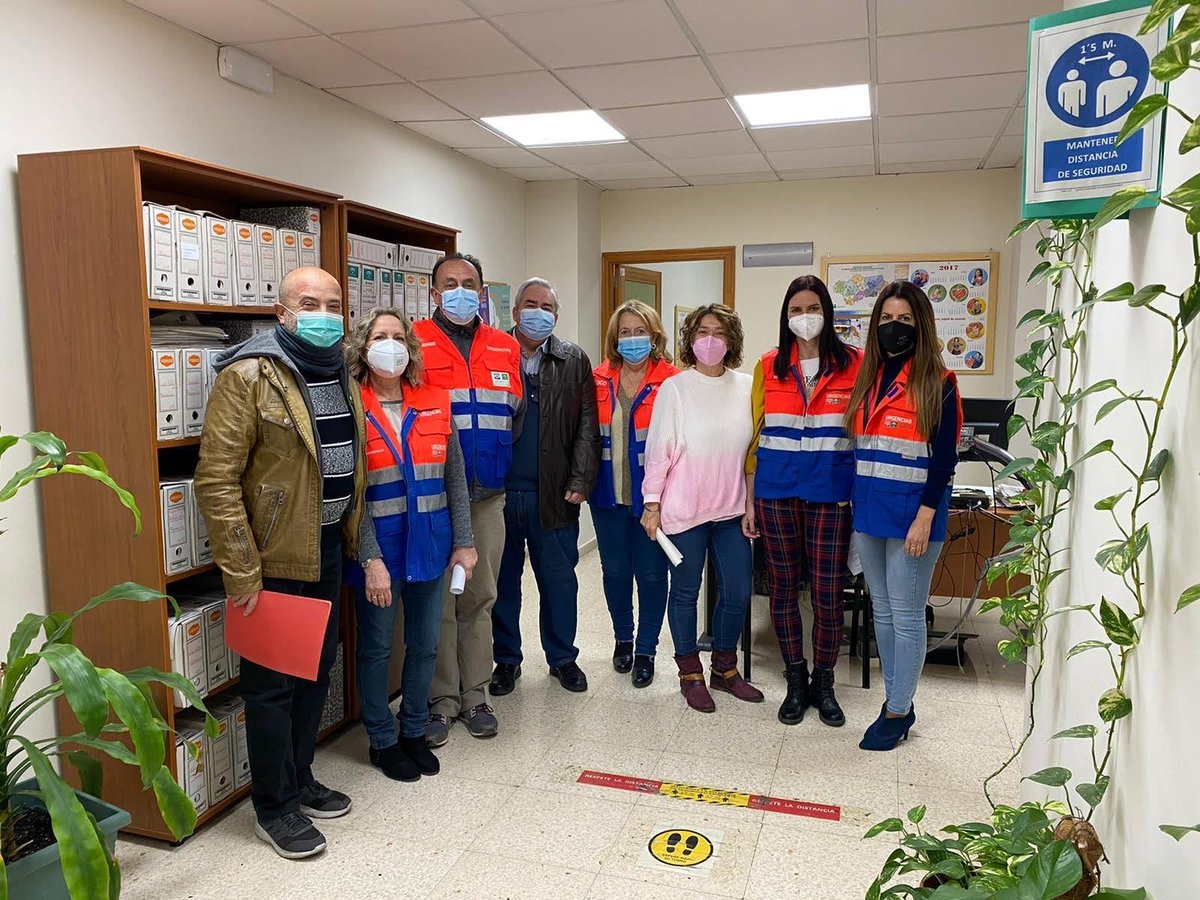 SaludAPMalaga's tweet photo. Seguimos con la vacunación #COVID19 en nuestro Distrito con profesionales del #SUAP en la #UPRL. 
#VacunaCOVID19 https://t.co/mJ1q5nZgjR