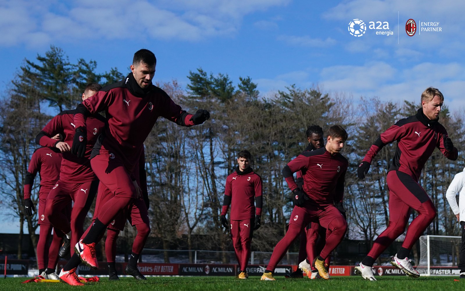 Pemain AC Milan menjalani latihan