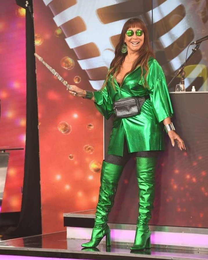 milusabia's tweet photo. “por qué estás                     
vestido así?”                 “así cómo?” https://t.co/DSJGXWMpT4