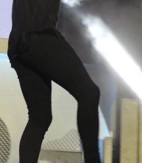 louis tomlinson’s legs; a very long thread