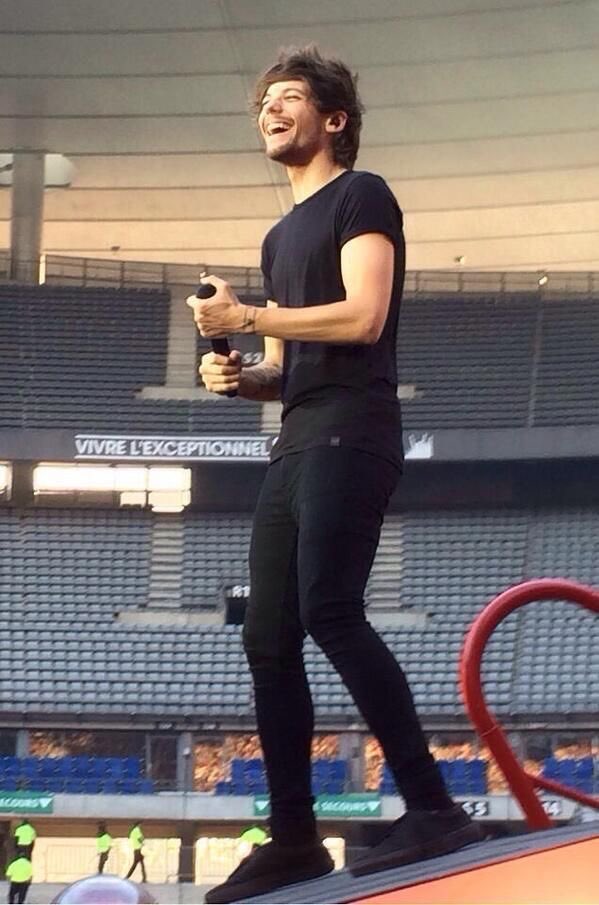 louis tomlinson’s legs; a very long thread