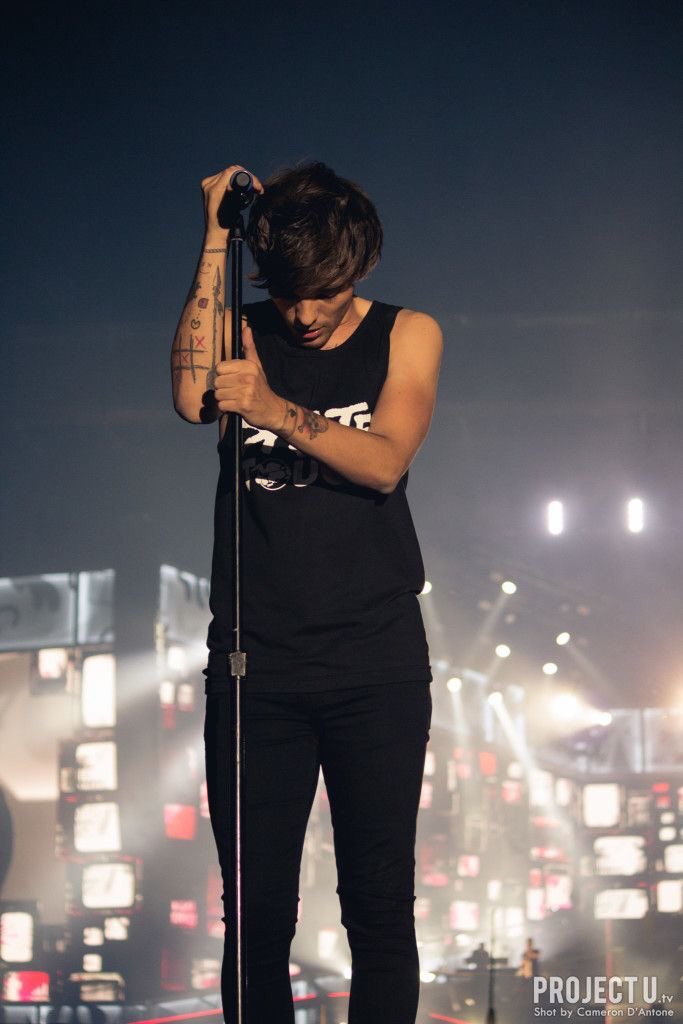 how’s he even breathing in these skinny jeans