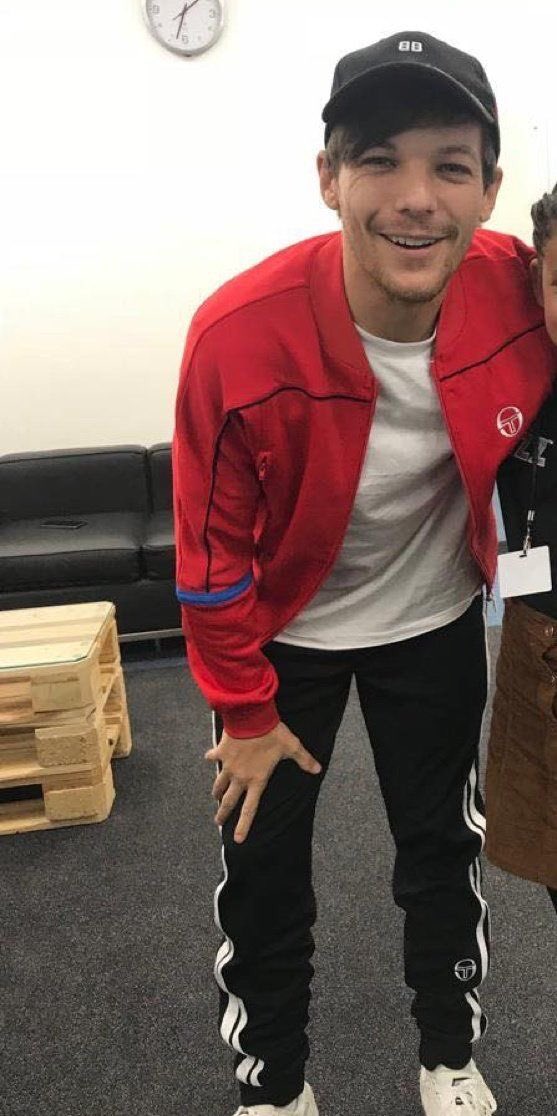 how’s he even breathing in these skinny jeans