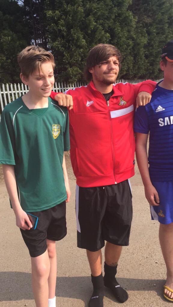 how’s he even breathing in these skinny jeans