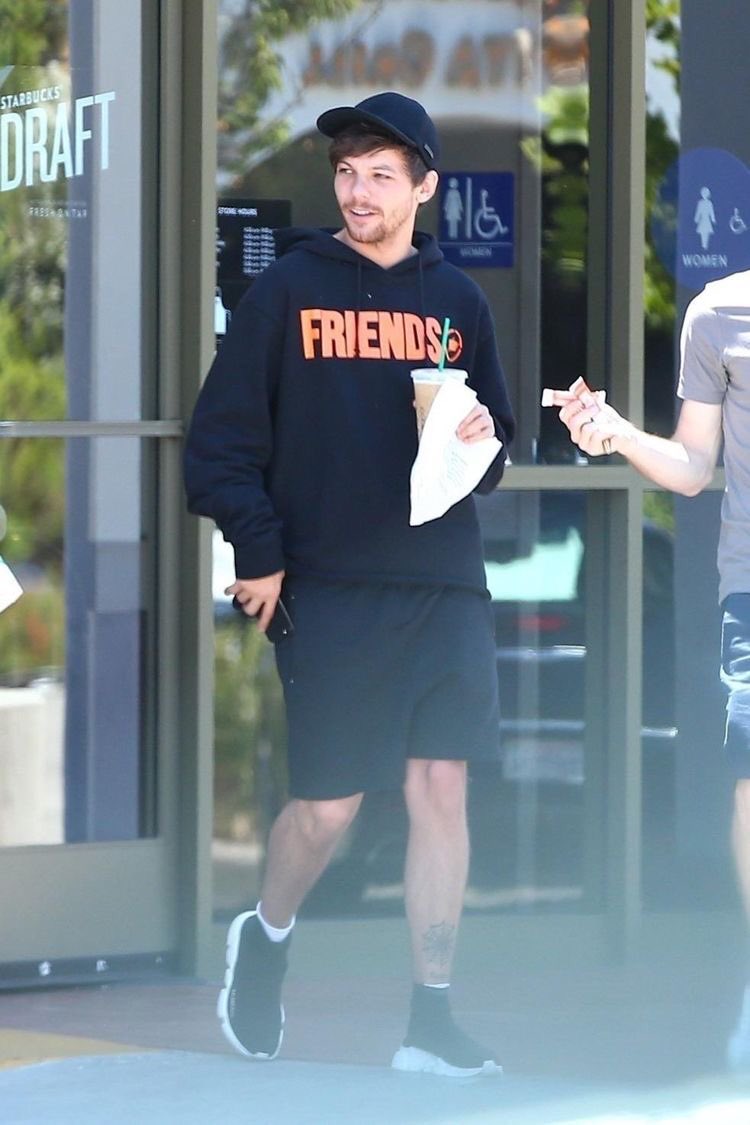 how’s he even breathing in these skinny jeans