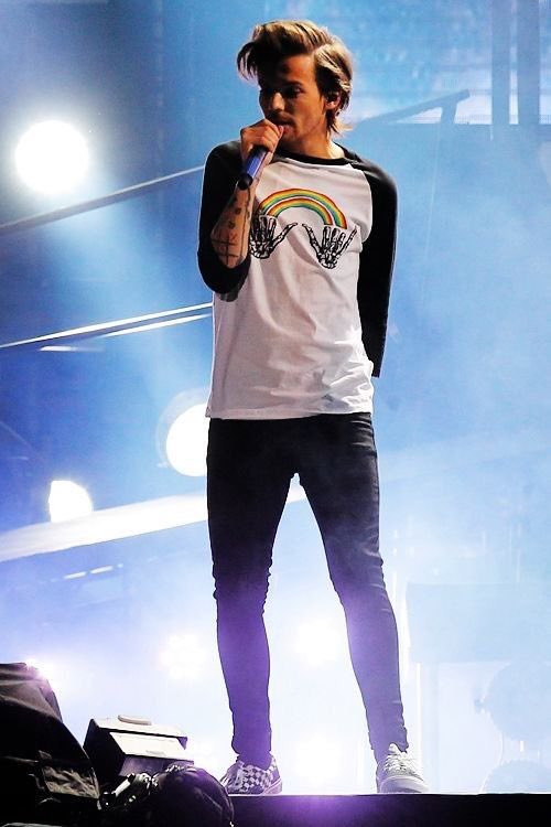 how’s he even breathing in these skinny jeans