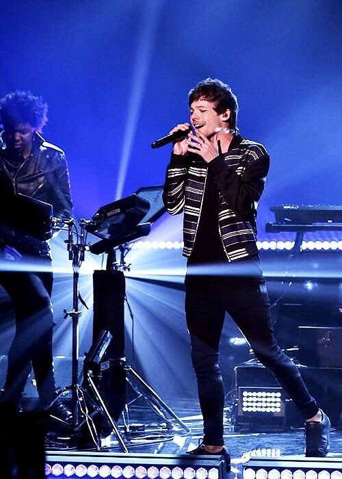 how’s he even breathing in these skinny jeans