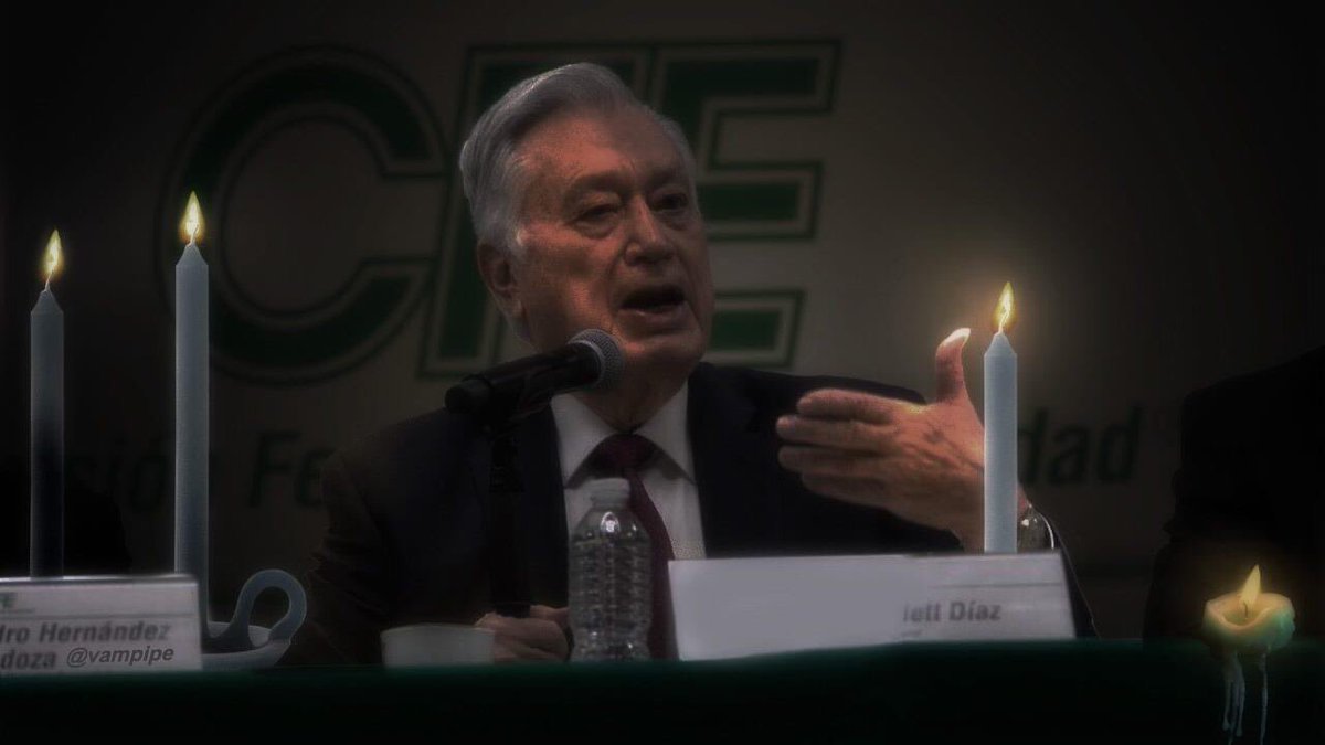 carlosolis59's tweet photo. Bartlett dando el informe de la CFE... https://t.co/BK5f9fvMZy
