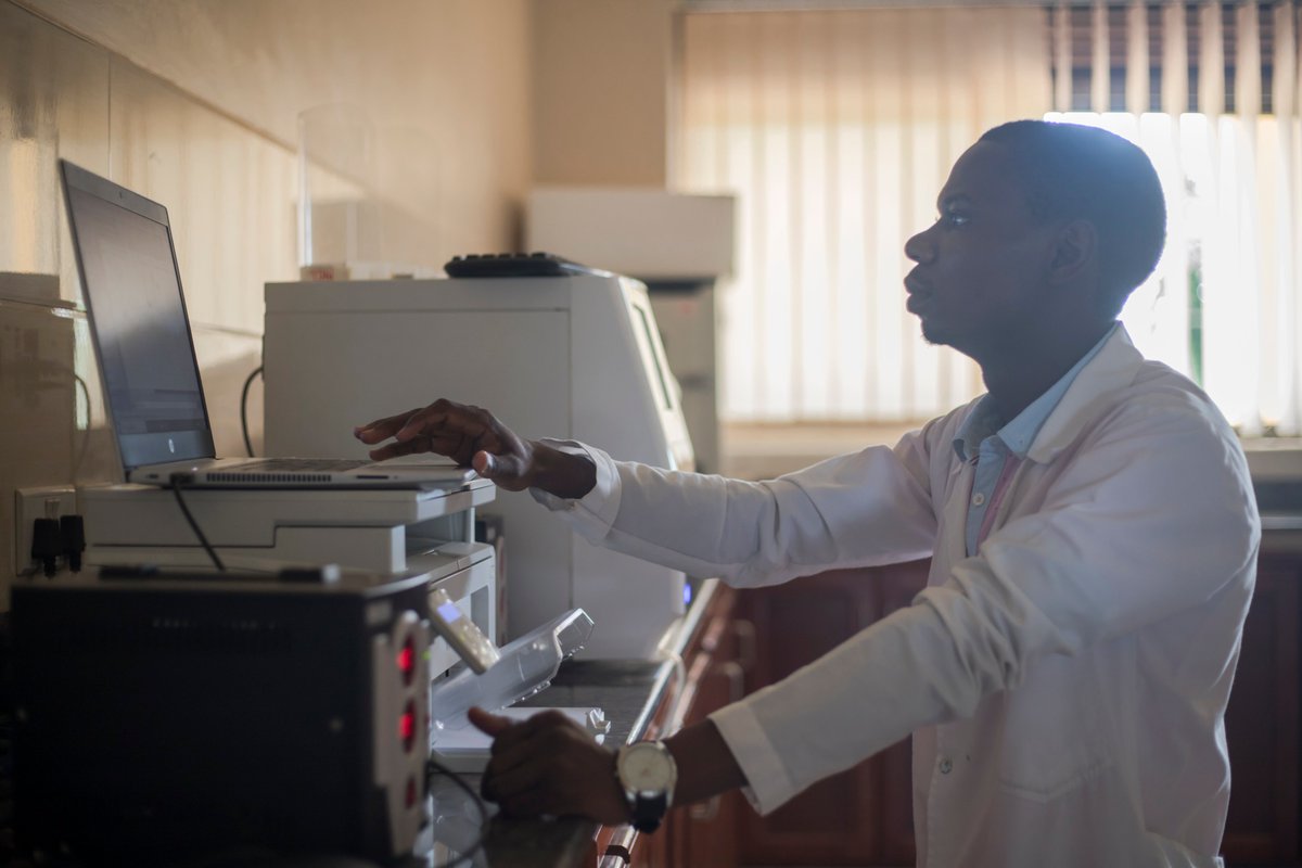 polskapomoc's tweet photo. Polska niesie pomoc 🇺🇬 szpitalowi Wanda Matugga Health Center im. Wandy Błeńskiej. Wyposażenie szpitala służące ratowaniu pacjentów, szkolenia kadry medycznej czy zakup stabilizatora napięcia prądu to działania projektowe Fundacji #Innovaid.
Więcej: https://t.co/O2q0FGaPwO https://t.co/EeFijlwcJN