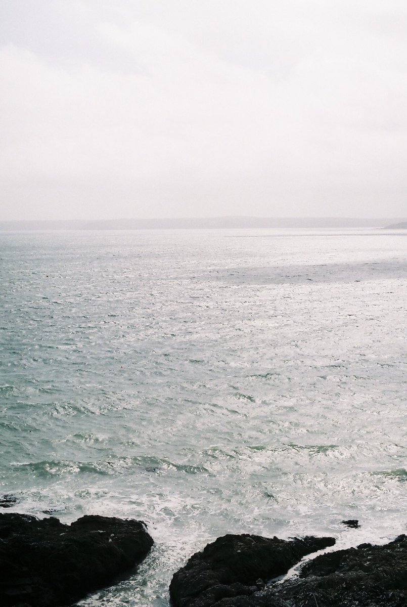 watsonhthomas's tweet photo. sea scape triptych // Falmouth, Cornwall

Olympus OM-2n
Fujifilm C200 https://t.co/r5sVmXQ75H