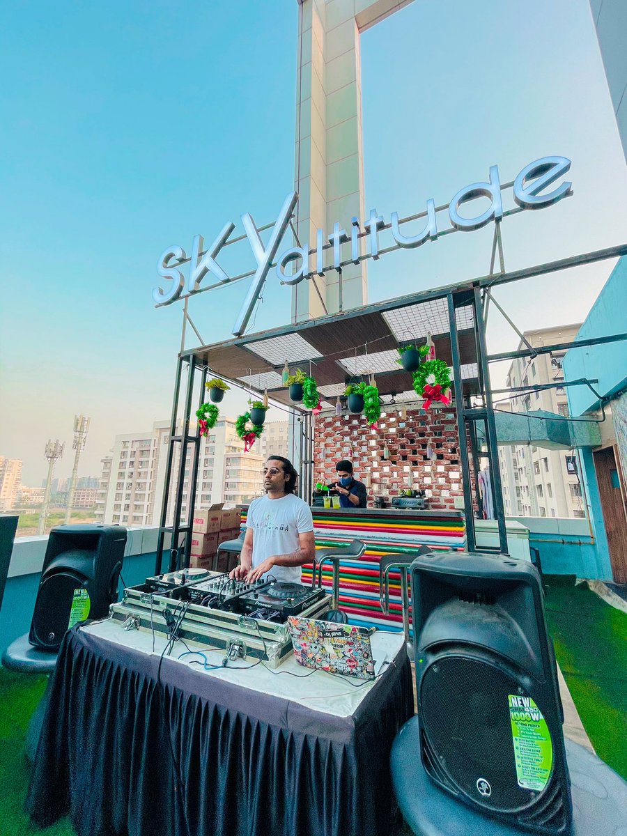 officialdjjenis's tweet photo. DAY1 at CHRITMAS Techno Sundowner. #chritmas #techno #sundowner 🎄 @officialdjjenis @siidd_shah #dpsl #skyaltitude @PioneerDJIndia @PioneerDJglobal
#india #djs #technomusic #sunset #music #positivevibes #pioneer #pioneerdj #vmoda https://t.co/kXcCGu0hVJ