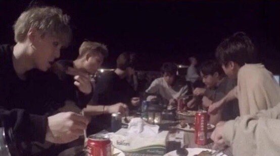 euphoriavgook's tweet photo. Dansöz              &amp;.       Taehyung
Dans edince.            Dans edince https://t.co/hcSFMsuvm2