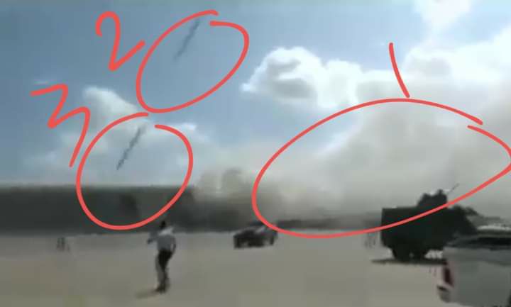 1  انفجار ثم إطلاق رصاص 
 2 صاروخ
3 صاروخ 

اذا لم يكن التحالف وعلى رأسهم الامارات وراء هذه الكارثة 
فاقطعوا يدي ورجلي

الأنفجار بداء من داخل الصاله حق المطار قبل الصواريخ
#تفجير_مطار_عدن