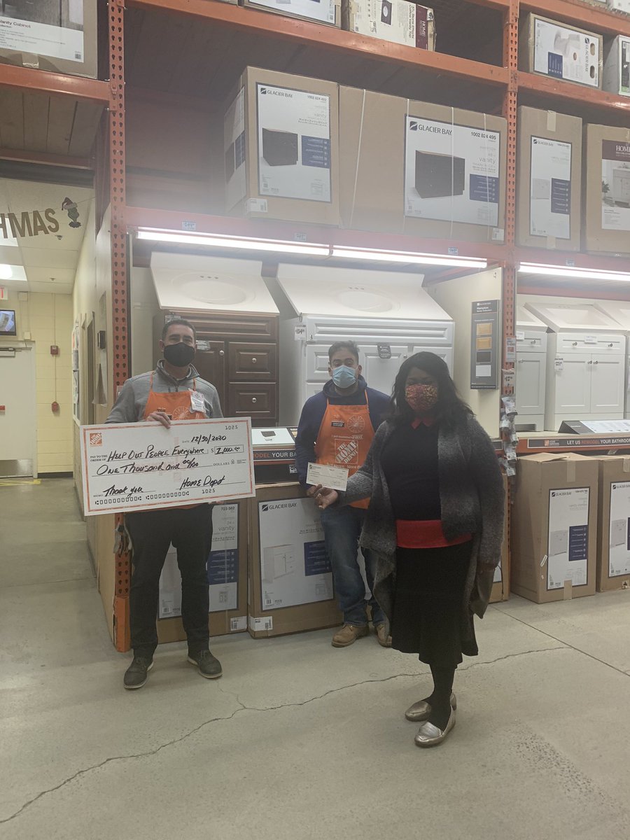 DanielI79626238's tweet photo. Today the Avon Home Depot was able to Donate to The H.O.P.E organization. For helping the community in time of need. Carmel runs a food pantry in the community. We are Thankful we can help!! Thank you for all you do #operationsurprise @HomeDepotFound @KJChamberland @JasonArigoni https://t.co/eq9K4BTct9