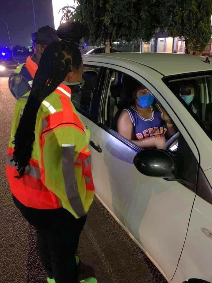 Loyiso_Masuku's tweet image. Tonight, we joined JMPD officers at Protea Avenue in Lenasia to monitor &amp;amp; ensure compliance in line with #level3lockdown regulations as announced by President Ramaphosa. Led by JMPD, the @CityofJoburgZA conducts  roadblocks from 9pm to 6am #StayAtHomeAndStaySafe  #WeServeJoburg
