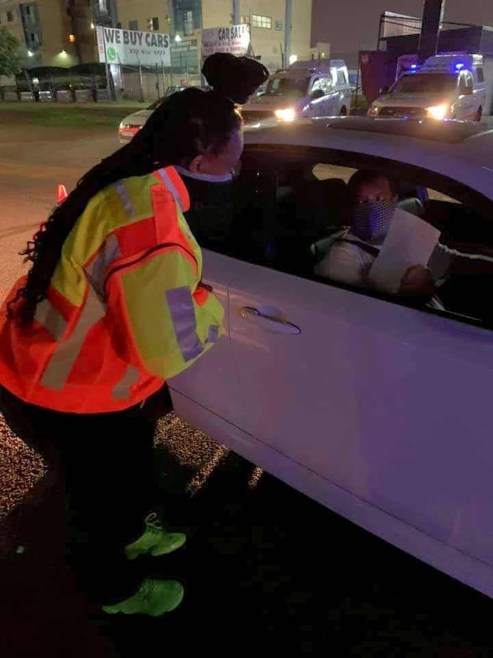 Loyiso_Masuku's tweet image. Tonight, we joined JMPD officers at Protea Avenue in Lenasia to monitor &amp;amp; ensure compliance in line with #level3lockdown regulations as announced by President Ramaphosa. Led by JMPD, the @CityofJoburgZA conducts  roadblocks from 9pm to 6am #StayAtHomeAndStaySafe  #WeServeJoburg