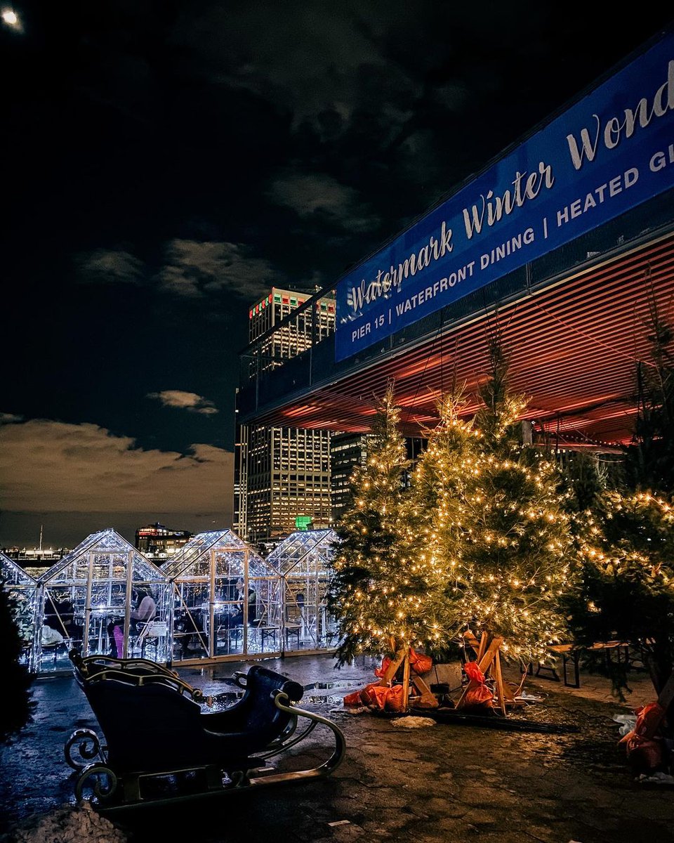 New Year's Eve is just one day away!😍 Celebrate the end of 2020 in your own private &amp; heated greenhouse... visit watermarkny.eventbrite.com for reservations. #watermarkny (📷 @nycstreetandeats)