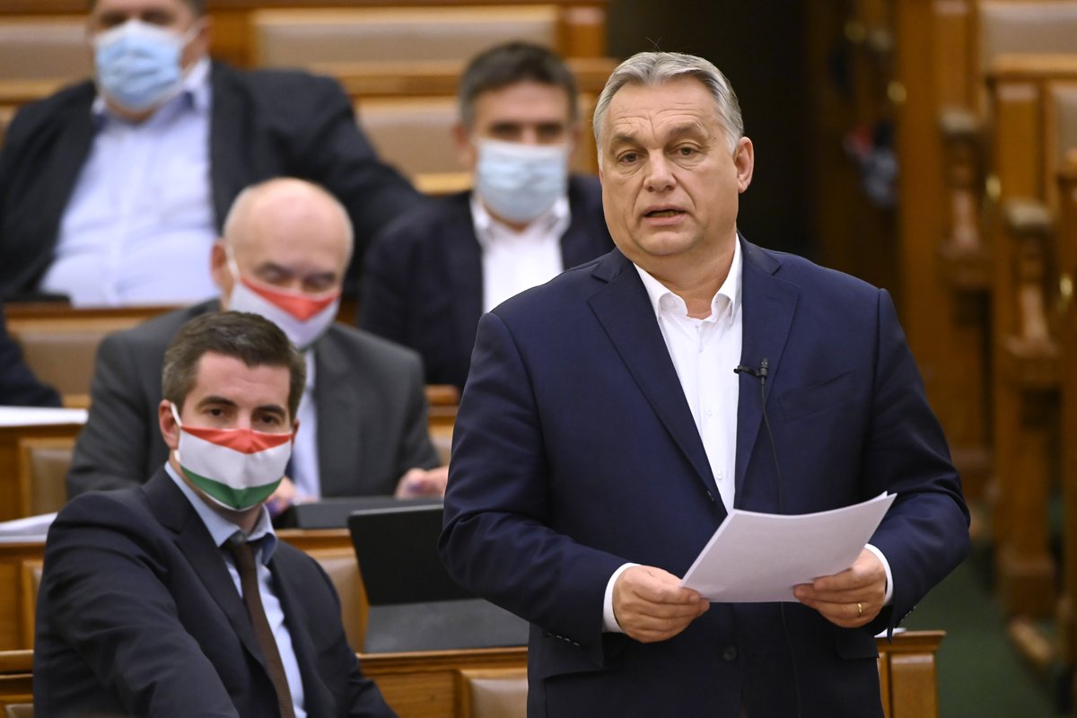 The year 2020 was all about  #COVID19 in Hungarian politics as well. A few thoughts in this thread about how this year has played out for the Orbán government. 1/22