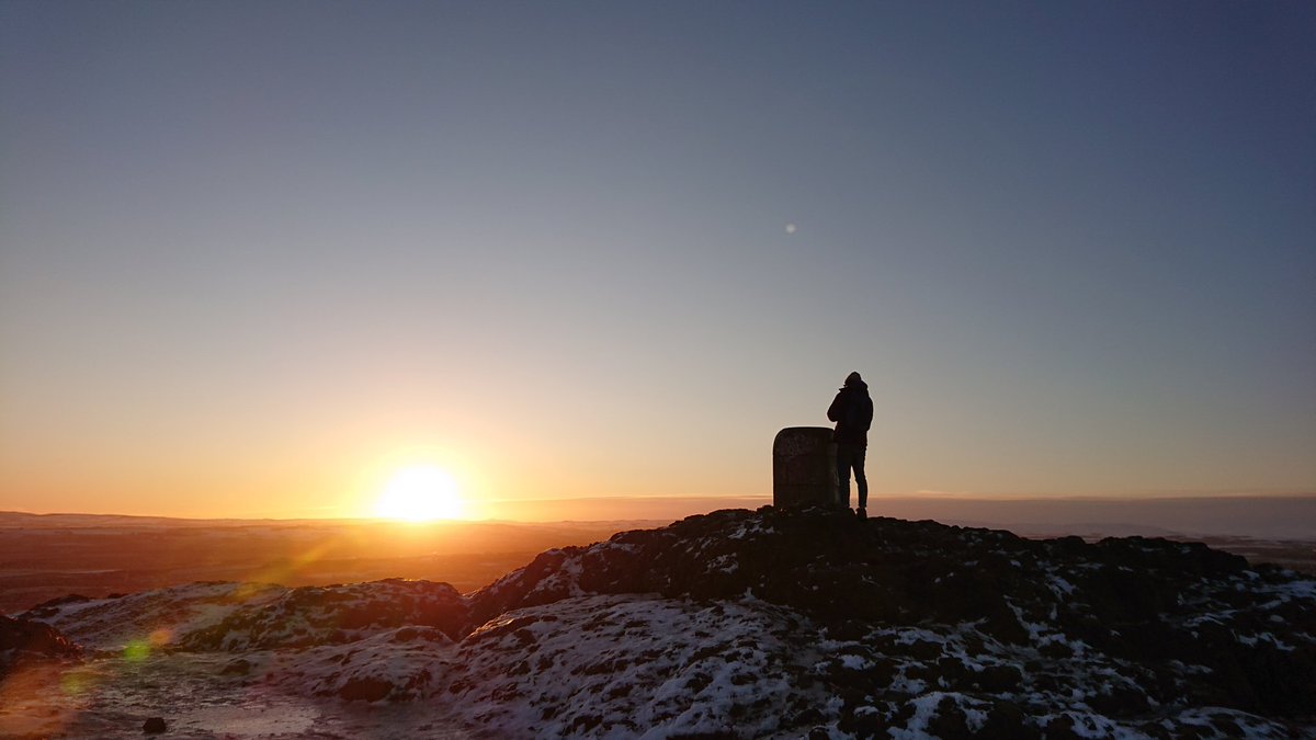 CoreenmGrant's tweet photo. Sunrise this morning on Arthur's Seat -- ice-clad Edinburgh bathed in golden light. Glad that sunlight is stretching a little longer each day.
#wintersun #edinburghinwinter #sunrisehike #silhouette https://t.co/venOowwK9W