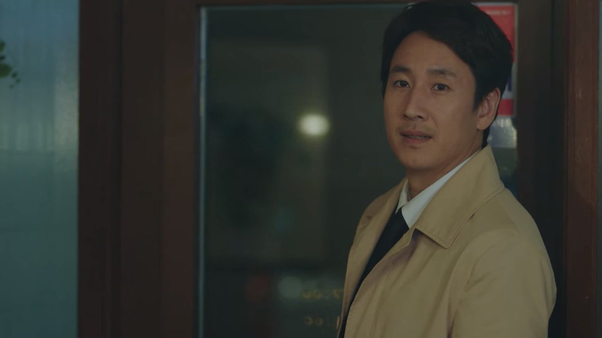 She's smiling. He's smiling. (and what did I say? It's always the eyes )