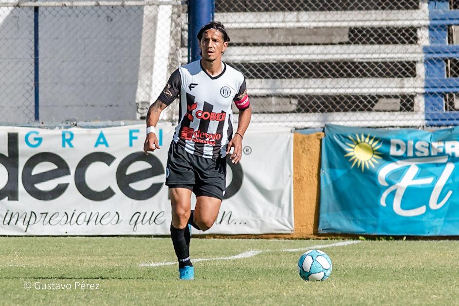 #Fenix Impone presencia, veloz en el mano a mano, firme en el juego aéreo, siempre bien ubicado y atento en las coberturas. Hace muchos años que el Águila no contaba con un defensor de la jerarquía del Paraguayo Cesar Leguizamon Arce.Un autentico caudillo.