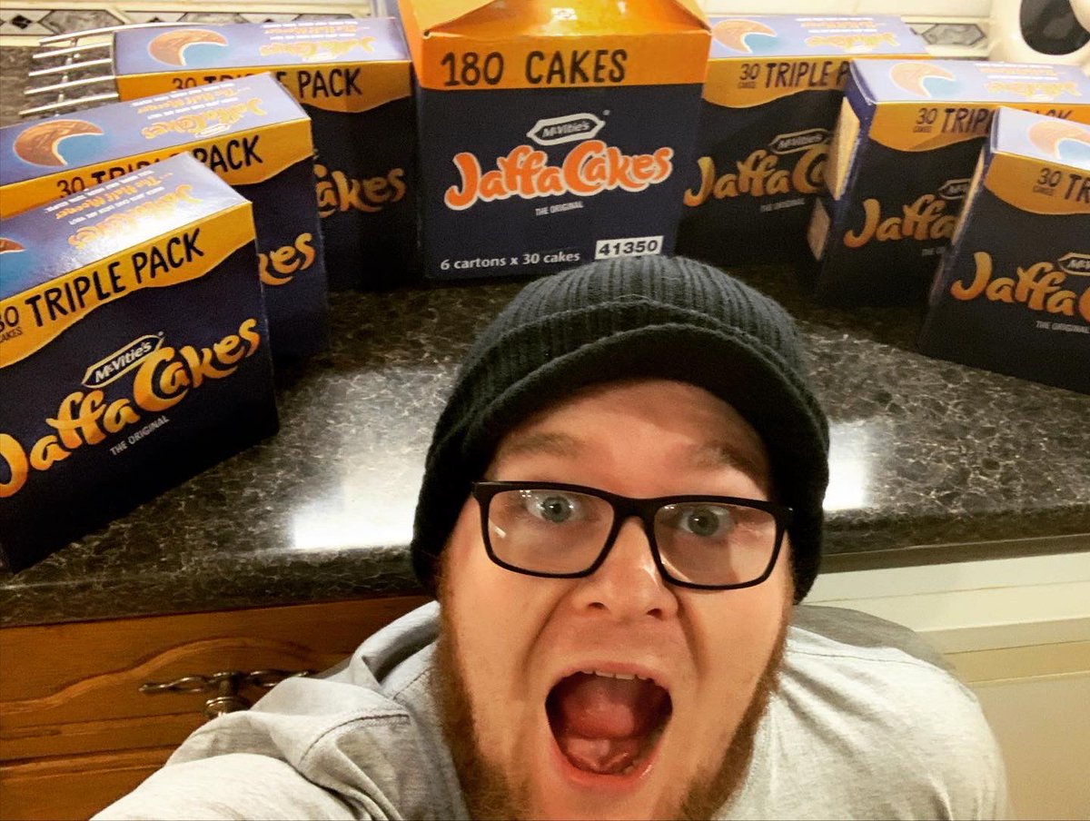 LamerGam3r's tweet photo. I’VE BEEN JAFFA-ed!!
180 times to be precise and they come in boxes of THIRTY!!
Awesome #birthday present!
@RealJaffaCakes and @McVities do you fancy sponsoring my #streamsnacks?
GET IN MY BELLY!
#jaffacakes #jaffacake #food #snacks #present #30thbirthday #mcvities #eat https://t.co/LT3gSgnbWV