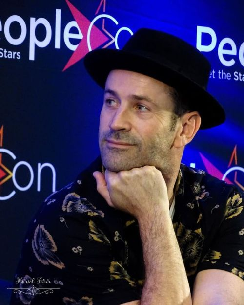 Sara2211___'s tweet image. Le serie tv non fanno altro che ricordarmi il motivo per il quale io ho aspettative alte sugli uomini. 

AH. E LUI E' IL MIO TIPO IDEALE, VI PREGO. CLONATELO!😍🥺😭

#adamfergus #beingerica