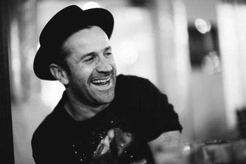 Sara2211___'s tweet image. Le serie tv non fanno altro che ricordarmi il motivo per il quale io ho aspettative alte sugli uomini. 

AH. E LUI E' IL MIO TIPO IDEALE, VI PREGO. CLONATELO!😍🥺😭

#adamfergus #beingerica