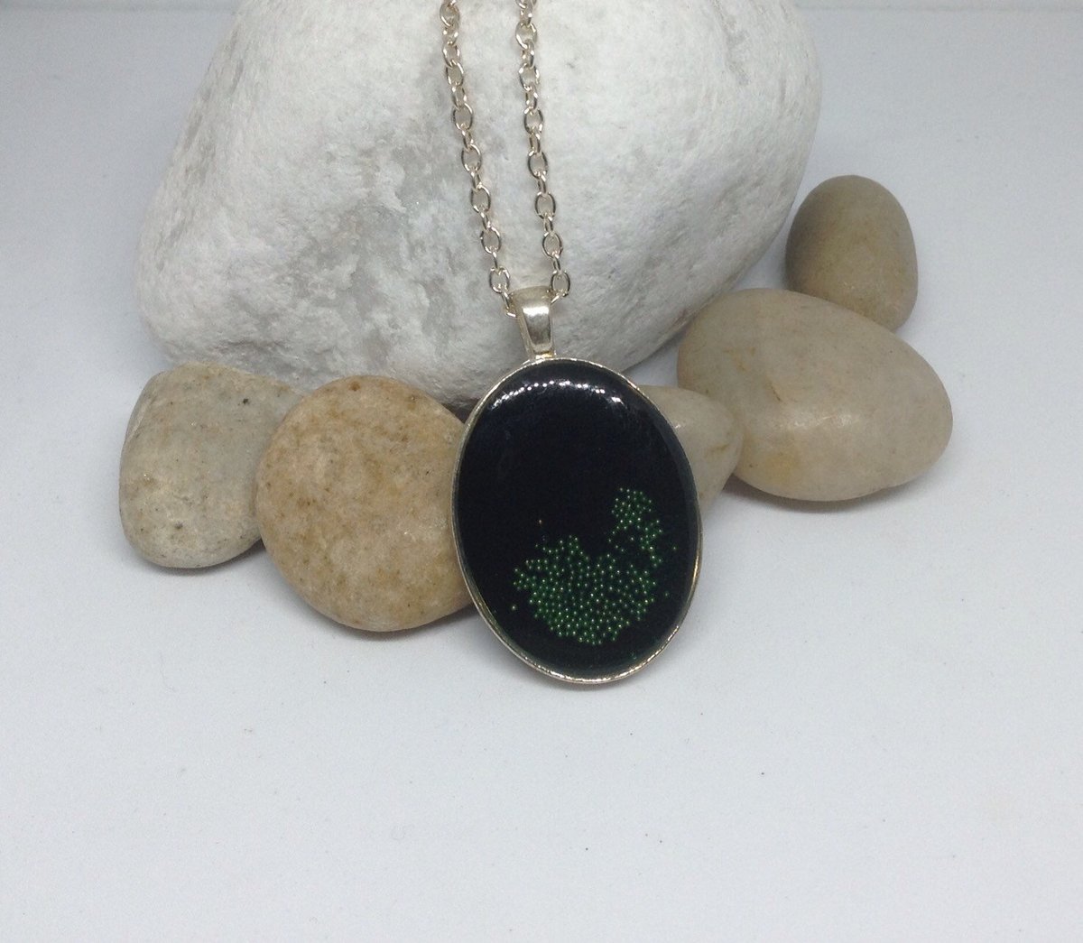 ArtisanJByViv's tweet image. Black Oval Pendant, Goth Wedding Jewellery, Emo Jewellery, Rockabilly Jewellery, Gift For Girlfriend, tuppu.net/b93e053a #Etsy #BeadsofCreation #GrungeStyle