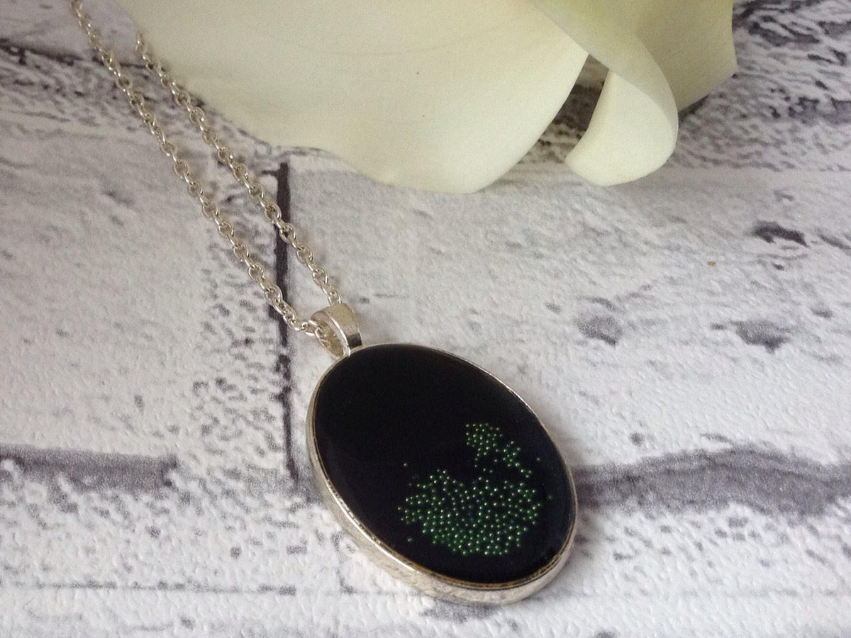 ArtisanJByViv's tweet image. Black Oval Pendant, Goth Wedding Jewellery, Emo Jewellery, Rockabilly Jewellery, Gift For Girlfriend, tuppu.net/b93e053a #Etsy #BeadsofCreation #GrungeStyle