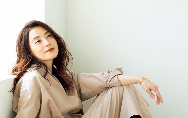 Aeleu 雑誌 その他メディア Glow 大塚寧々のおしゃれな大人はカジュアル上手 大人のヘアカタログ 日経revive 大塚寧々 さん