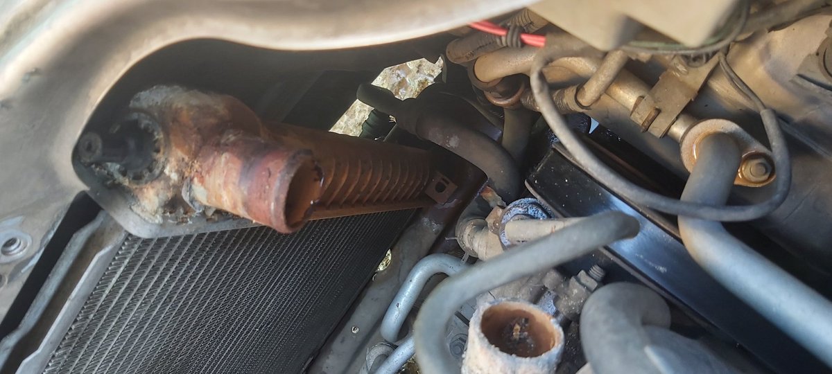 JOSEBONACIA's tweet photo. Reparar un Radiador, Cuesta Mas que el Carro cuando lo compre..🤨🤨 https://t.co/ZdqC5zde5s