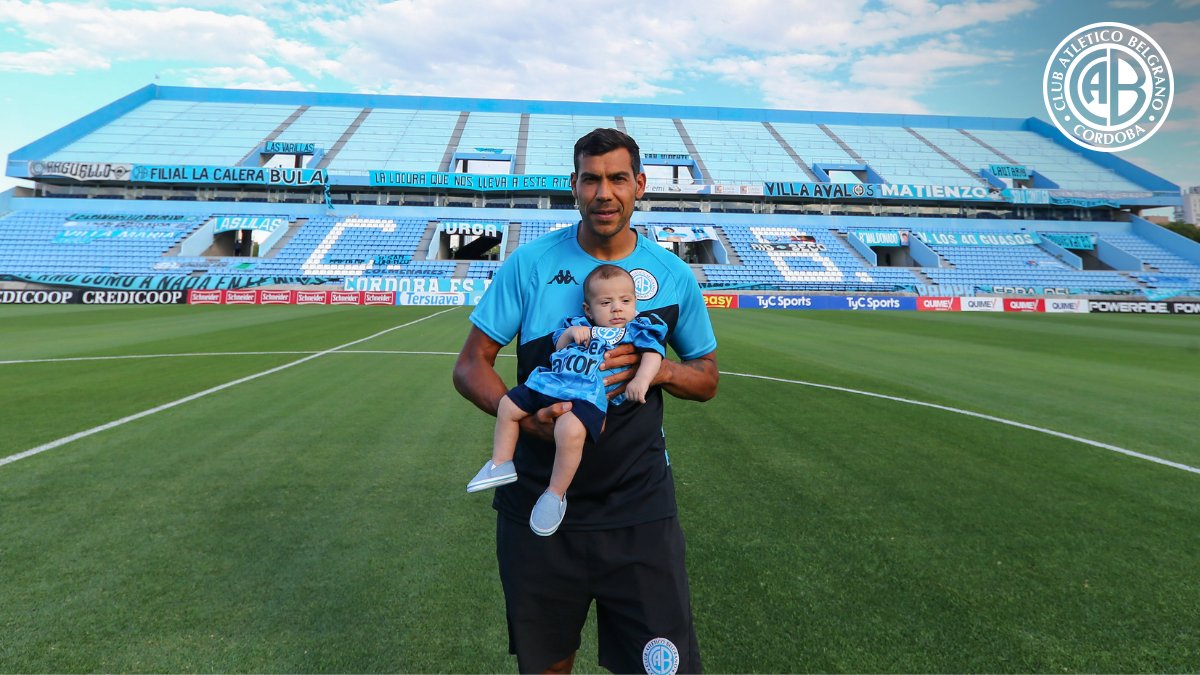 Belgrano's tweet photo. 🐒 ¡Mono y Monito! Juan Quiroga junto a su hijo Vicente, un #PirataDesdeLaCuna. 👶 https://t.co/HTtBOKUXxA