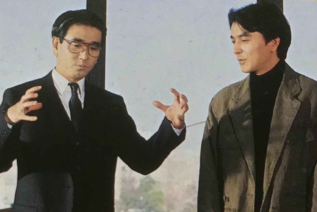 中井寛一 市川崑監督 天河伝説殺人事件 1991年 のオフショット ラスト近くの浅見光彦 榎木孝明 と浅見陽一郎 石坂浩二 が会話するシーンの撮影現場で撮られた写真 金田一耕助と浅見光彦の 共演 でもある 天河伝説殺人事件 の劇場 中井寛一 市川崑監督 天河伝説殺人事件 1991年 のオフショット ラスト近くの浅見光彦 榎木孝明 と浅見陽一郎 石坂浩二 が会話するシーンの撮影現場で撮られた写真 金田一耕助と浅見光彦の 共演 でもある 天河伝説殺人事件 の劇場