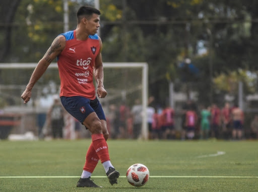 Julio Dos Santos sigue en Cerro por un año más a pedido de Chiqui Arce.