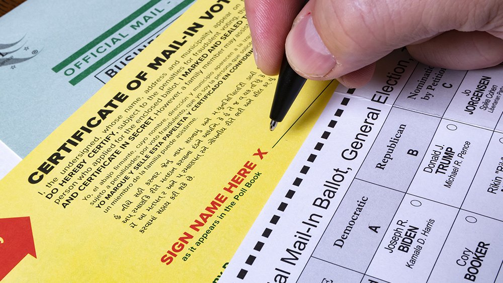TribulationThe's tweet photo. BOOM!!!!!! Bring on January 6th!!!!!!

Alleged DOD official says illegal ballots were offloaded from plane in Arizona, then driven to Maricopa County to rig the election!

https://t.co/X70905CdQy

#MAGA #Trump #TWGRP #TheMighty200 https://t.co/j4bG61v3De