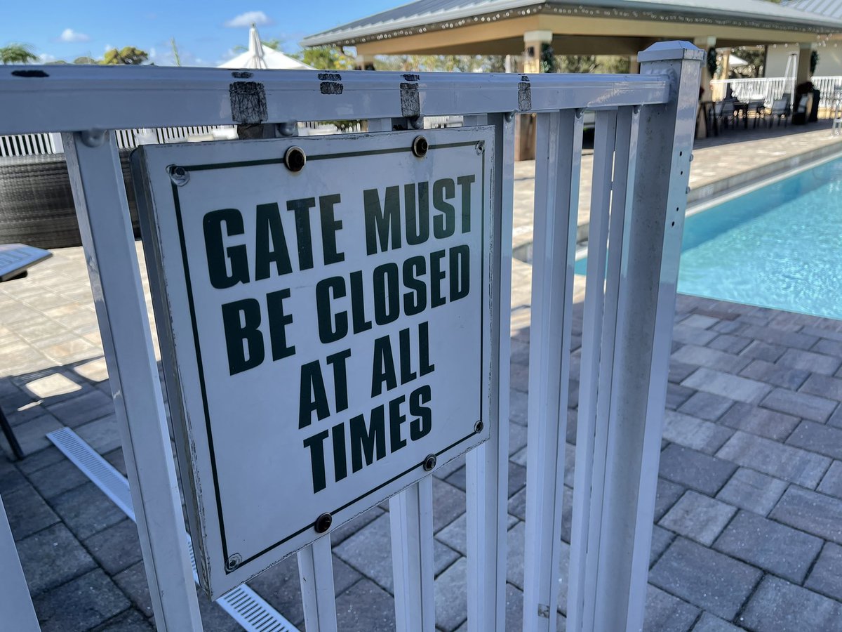 jamcbride's tweet image. 2021’s entry sign. 
#hcldr #pinksocks #NewYear2021