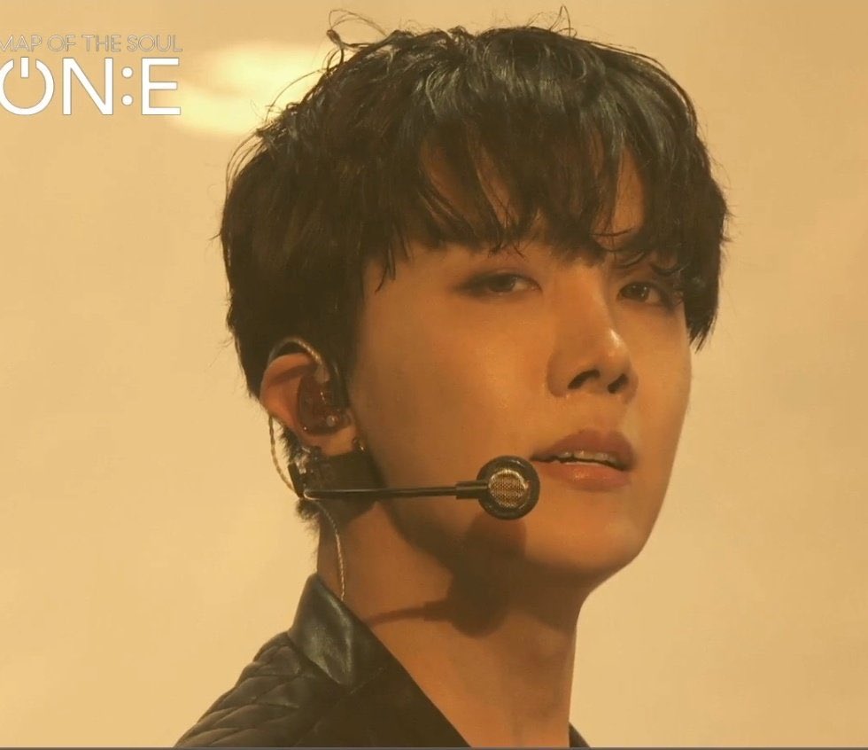 Hoseok trending WW bc of his outfit during ON in mots concert