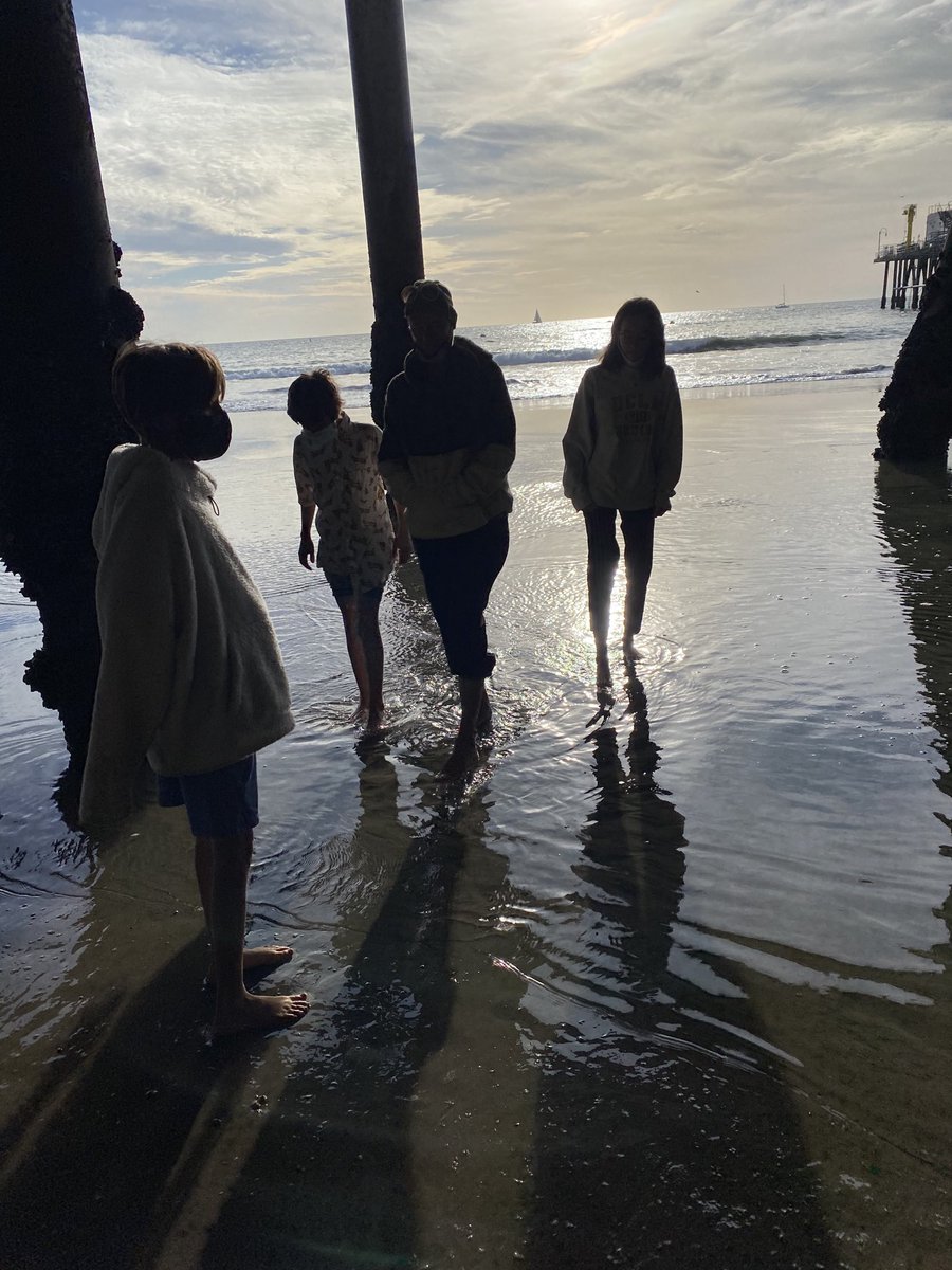 gelakalaitzidis's tweet photo. Love when @NellBeckerman gives us low tide alert. Being under Santa Monica Pier is a magical place #underthepier #beach #familytime #decemberinsocal https://t.co/YWm49tMBcY